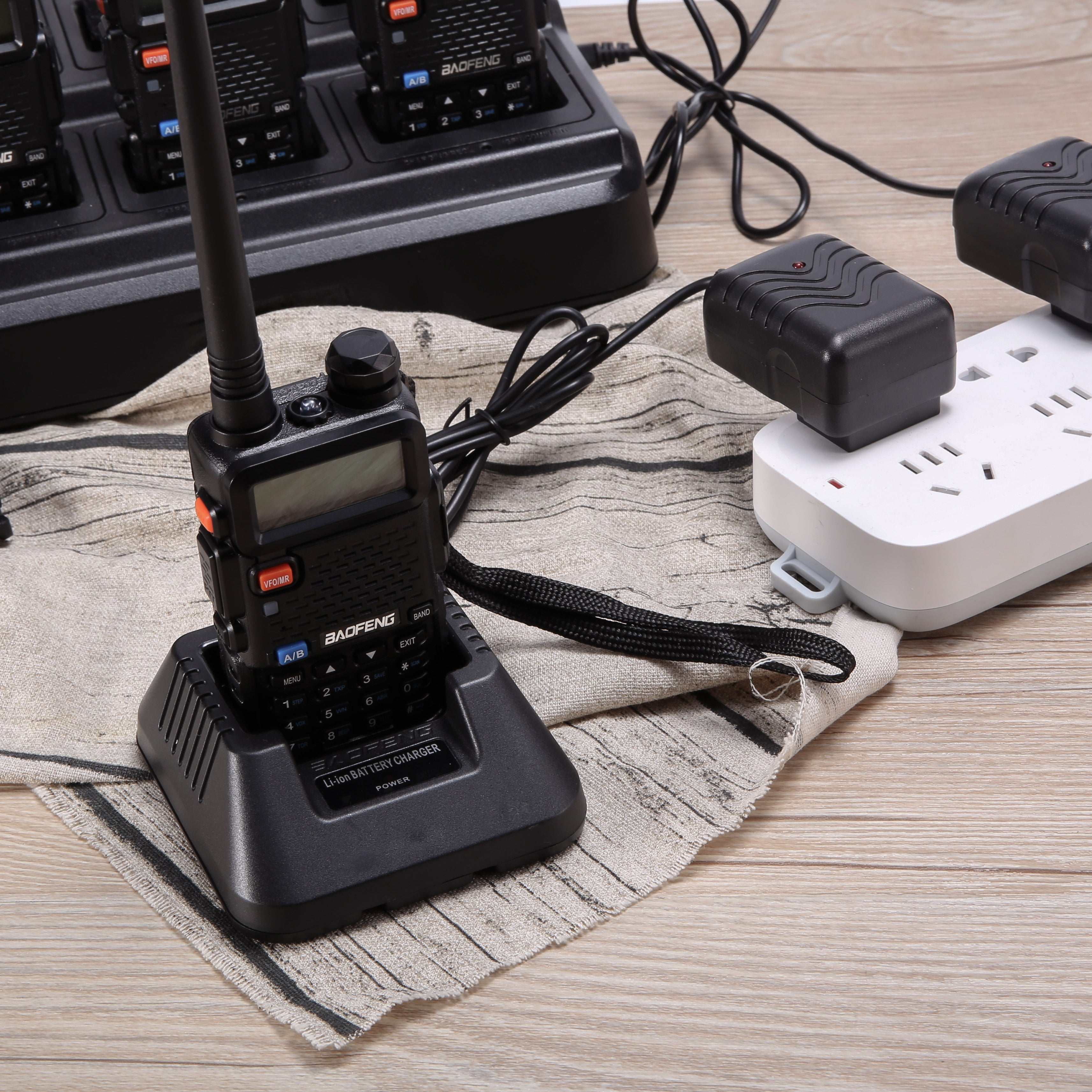 GT-5R with desktop charger